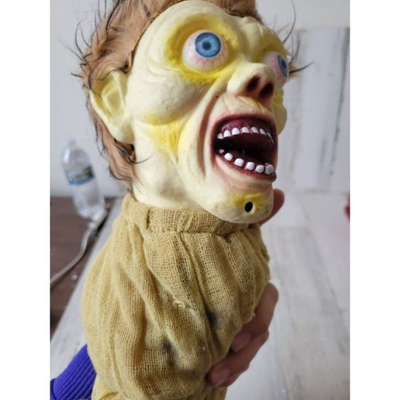 Gemmy zombie body bag animated light up Halloween prop home decor lawn - Picture 8 of 9